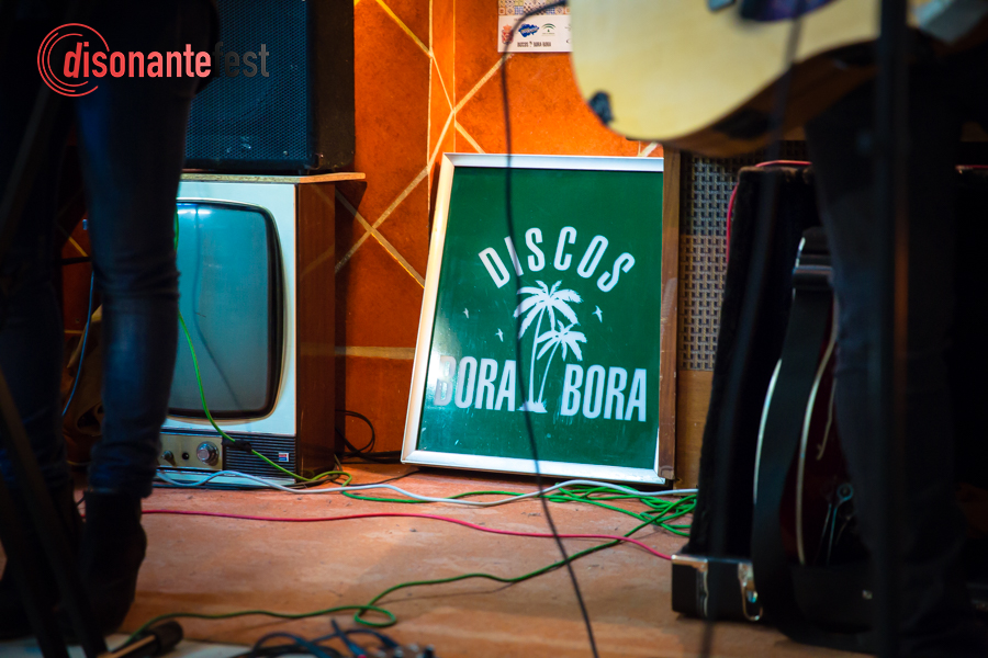 Showcase de Alondra Galopa en discos BoraBora